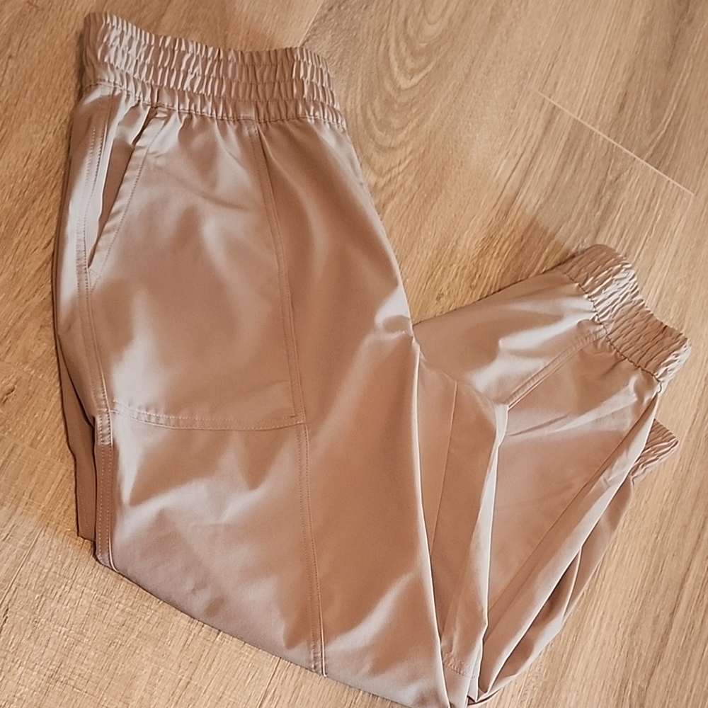 Apana Joggers NWOT